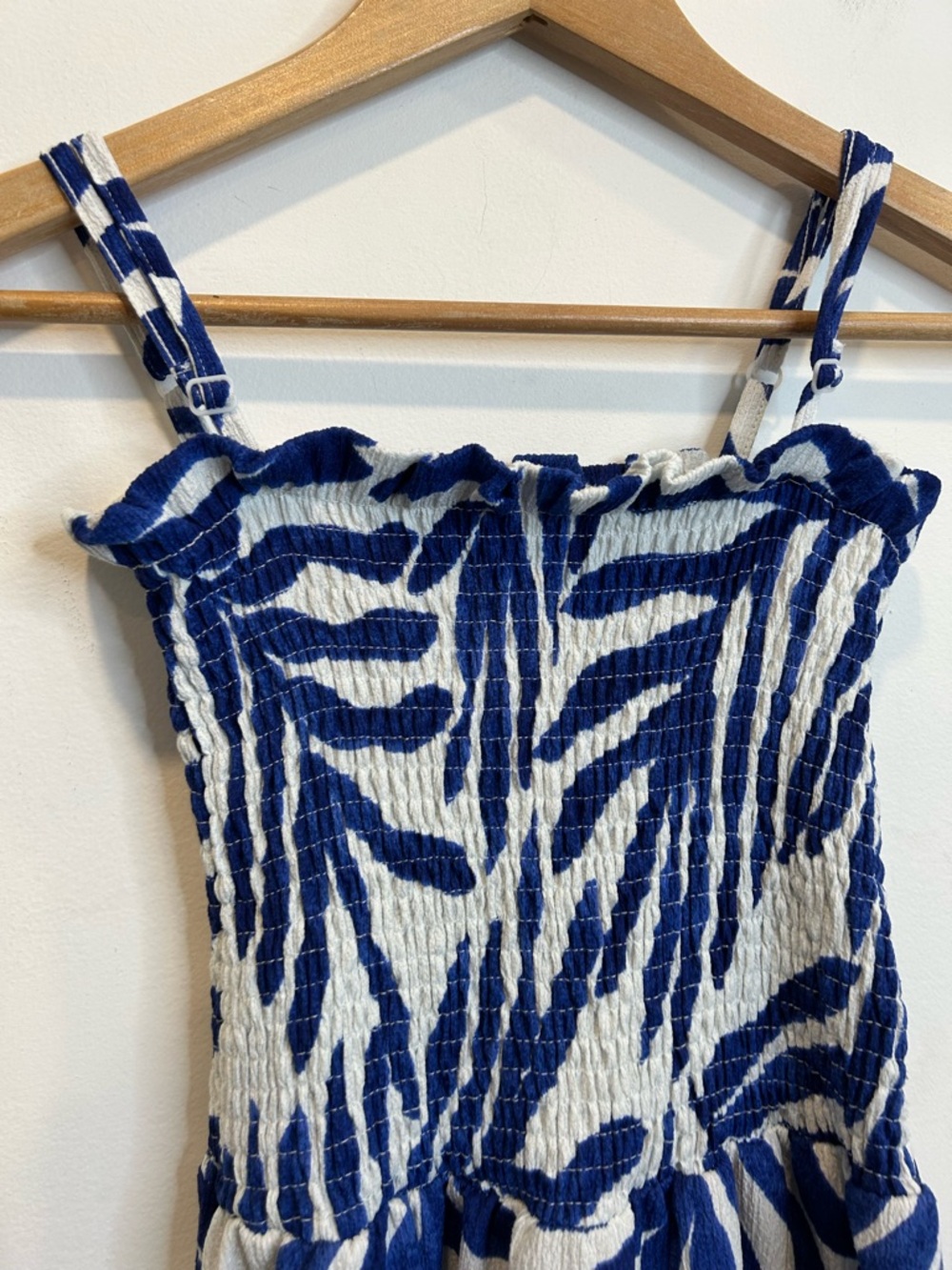 H&M SMOCK-TOPPED DRESS White and Blue Pattern - Picture 4 of 6